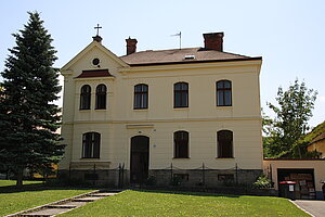 Hernstein, Pfarrhof, 1905 von Oscar Frauenlob erbaut